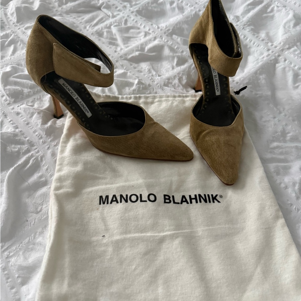 Manolo Blahnik Brown Suede Heels
